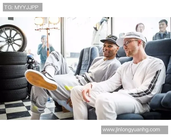 球星私服品牌大揭秘 他们最爱的时尚单品与穿搭风格解析